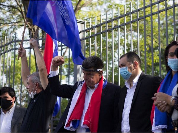 Alegre reitera que es perseguido por mafia de Abdo y Cartes