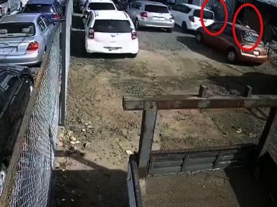 En aparente ajuste de cuentas hieren  de gravedad a joven en concesionaria