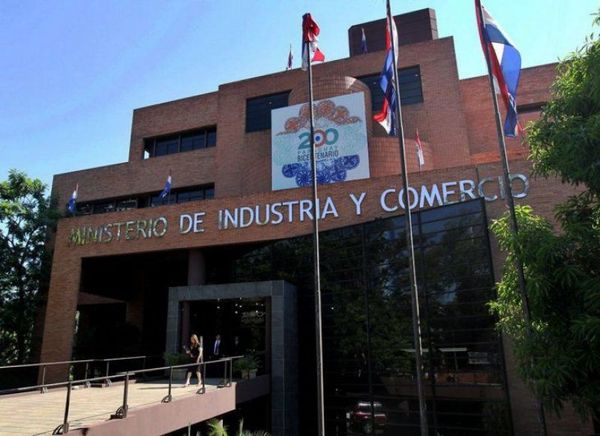 Funcionarios de Industria perciben millonarios salarios y beneficios