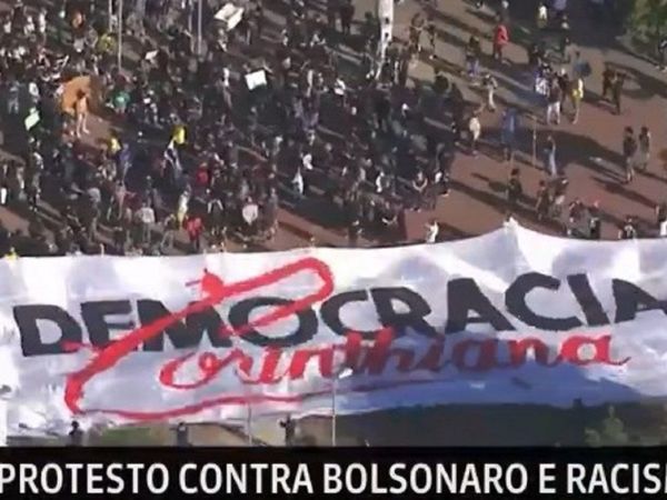 En qué se inspiran los hinchas del Corinthians que protestan contra Bolsonaro