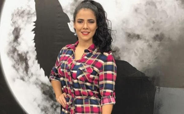 Navila asegura que no dejará la política