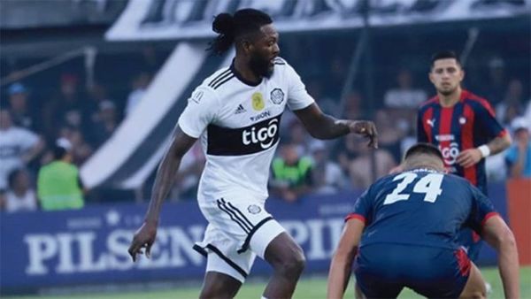 Hinchas de Olimpia expectantes ante el regreso confirmado de Adebayor a Paraguay