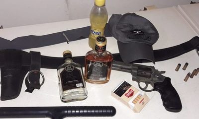 Detienen a guardia de seguridad borracho que disparaba a aire libre en su lugar de trabajo