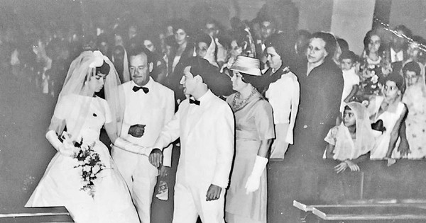 “El casamiento de Banco de Colegio”