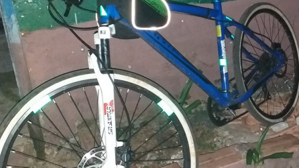 Final Feliz: Le robaron la bici, recibió el apoyo de la gente y le regalaron 2