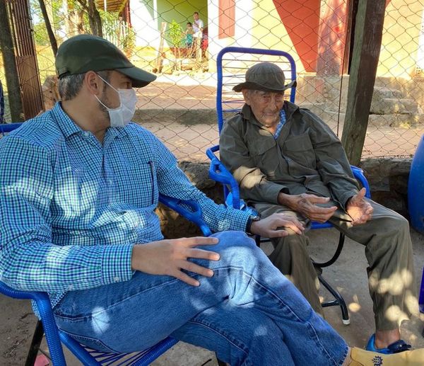 El presidente Mario Abdo visita a un excombatiente - Locales - ABC Color