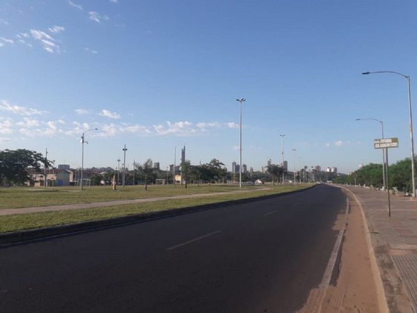 Inicio de invierno con ambiente cálido a caluroso