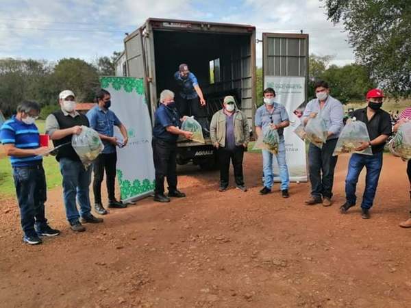 ENTREGA DE ALEVINES A PRODUCTORES PISCICOLAS