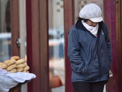 Inicio de invierno con ambiente cálido a caluroso