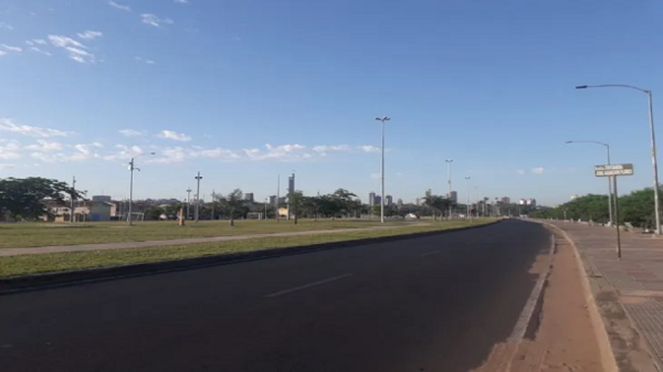 Inicio de invierno con ambiente cálido a caluroso