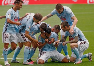 Celta golea y se aleja de la zona de descenso