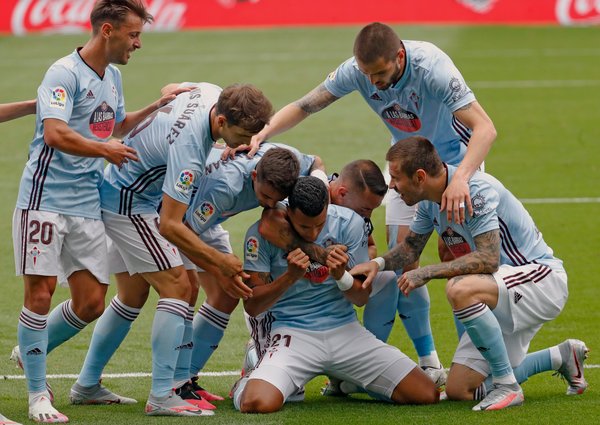Celta golea y se aleja de la zona de descenso