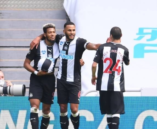 HOY / El Newcastle de Almirón golea en su reestreno