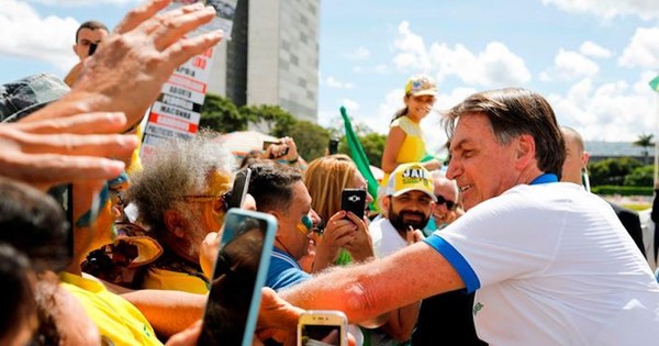 Opositores y simpatizantes de Bolsonaro se manifiestan en Brasilia