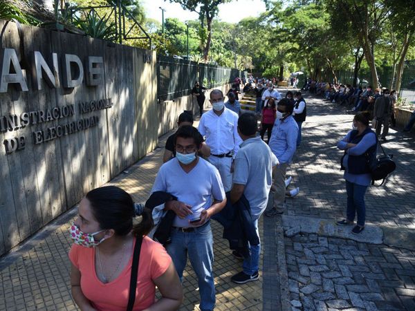 Presidente de la ANDE promete subsanar todos los casos de sobrefacturaciones