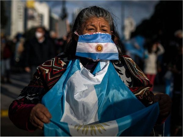 Argentina supera mil muertos por Covid y 42.700 casos