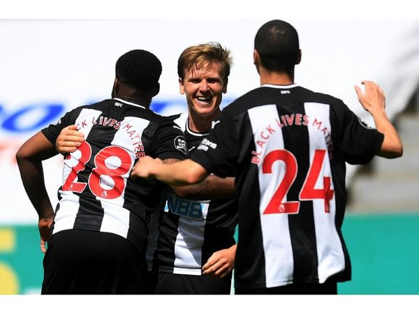 Newcastle de Almirón golea