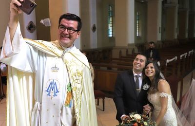Primera boda covid-19 por religioso fue en Luque - Sociales - ABC Color