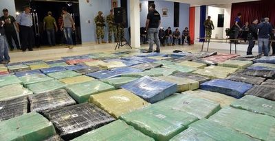 Hoy inician juicio a policías por apriete - Judiciales y Policiales - ABC Color