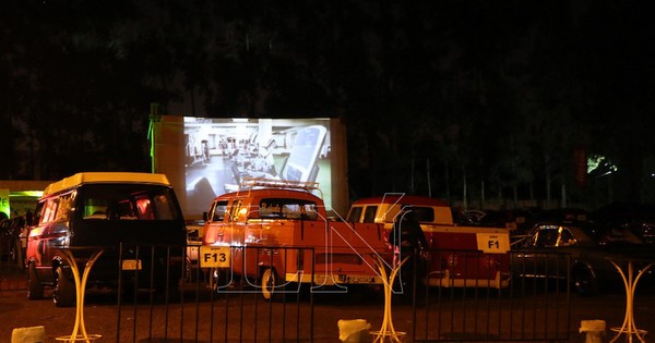 El autocine inició una nueva era en el Este