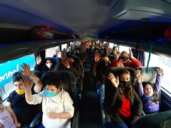 Grupo de 180 paraguayos llega hoy al país desde Argentina - ADN Paraguayo