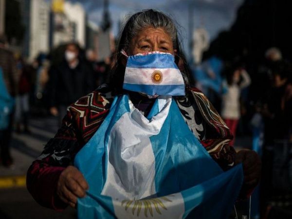 Argentina supera mil muertos por Covid y 42.700 casos