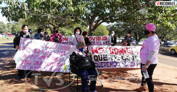 Pacientes con cáncer claman por medicamentos para seguir tratamiento