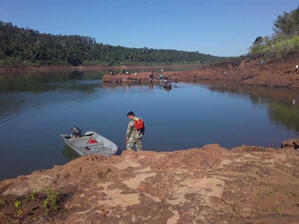 Adolescente desaparece en la aguas del río Paraná