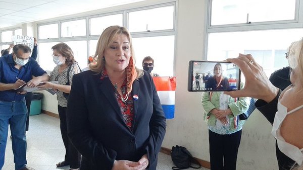 María Esther Roa: "Me están censurando un derecho constitucional, voy a dar batalla" » Ñanduti