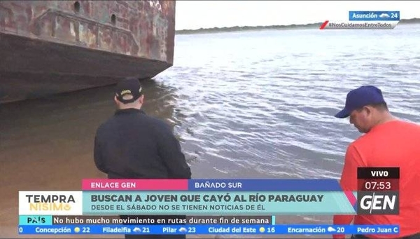 HOY / Vecinos del Bañado Sur buscan al joven Esequiel Barrio, quien el sábado en horas de la tarde cayó al Río Paraguay