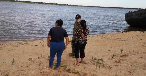 Vecinos buscan al joven desaparecido en el río Paraguay y piden más apoyo