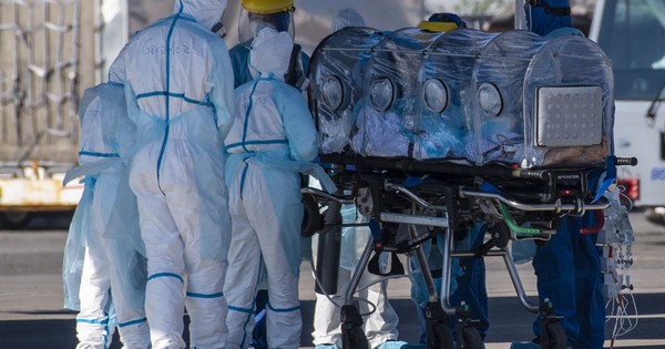 La pandemia “continúa acelerándose” en el mundo, afirma la OMS