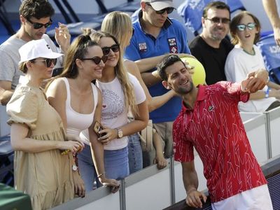 Djokovic se sometió a un test por la COVID-19 y espera resultados