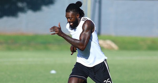 El mensaje de Adebayor que provocó a los olimpistas