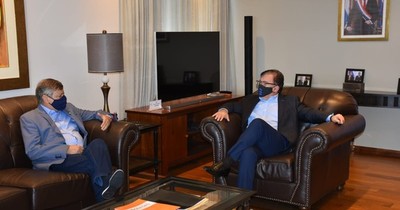 Embajador argentino y director de la EBY hablan sobre maquinización del vertedero Aña Cuá
