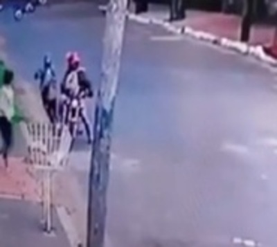 Entre tres despojan pertenencias de joven en Luque - Paraguay.com