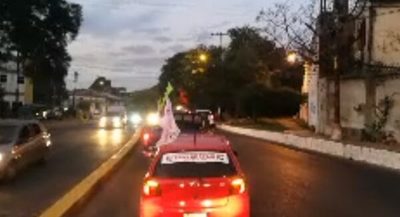Ciudadanos autoconvocados realizan "caravana anticorrupción"
