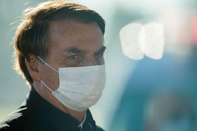 Bolsonaro insiste en que reacción a pandemia fue exagerada - Mundo - ABC Color