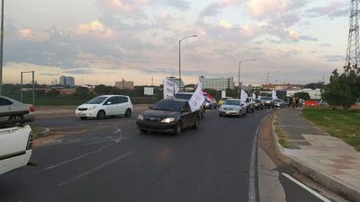 Sindicalistas de la ANDE se movilizan contra reforma de la función pública - Nacionales - ABC Color