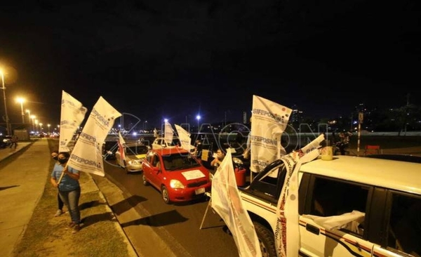 HOY / Ciudadanos indignados realizan nueva caravana contra la corrupción