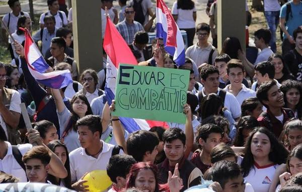 Fenaes exige al MEC poner en condiciones las aulas para el retorno a clases