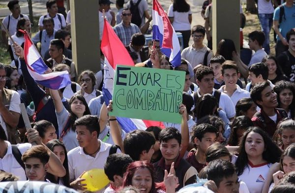 Fenaes exige al MEC poner en condiciones las aulas para el retorno a clases