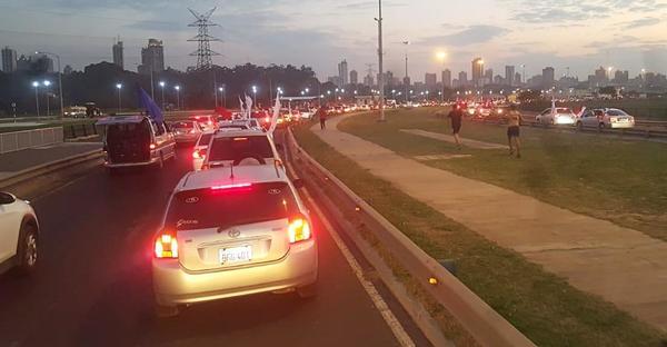 Alta participación ciudadana en caravana contra la corrupción en Asunción y ciudades del interior - ADN Paraguayo