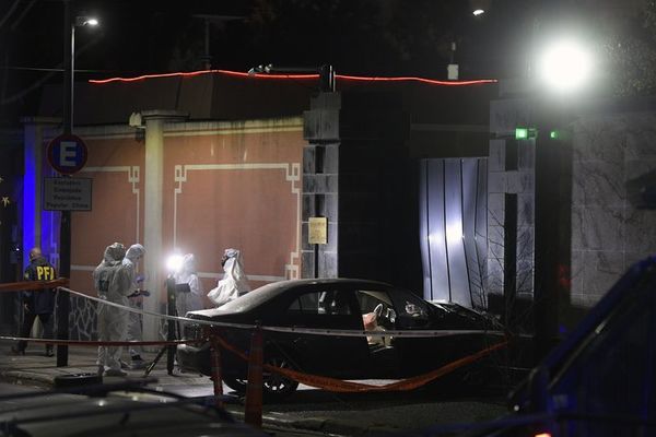 Hombre estrella su automóvil contra la embajada china en Argentina - Mundo - ABC Color