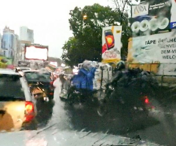 Ni la LLUVIA frena el ingreso de CONTRABANDO en el Este