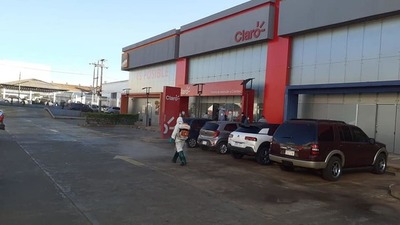 Desinfectan locales comerciales en CDE
