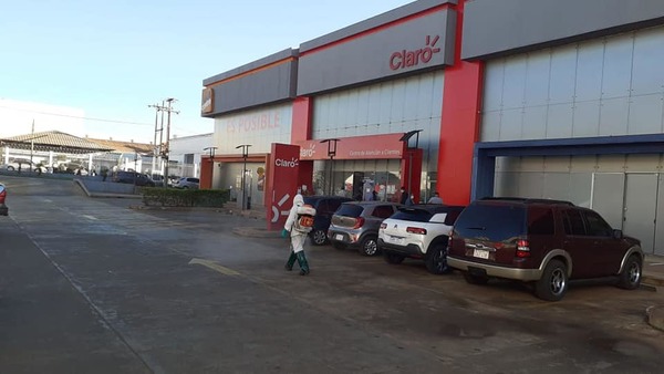 Desinfectan locales comerciales en CDE