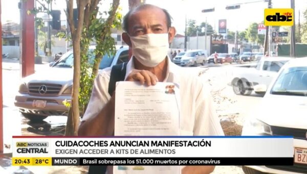 Cuidacoches exigen ayuda y anuncian cacerolazos