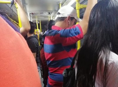 Buses están abarrotados de pasajeros en plena cuarentena | Noticias Paraguay