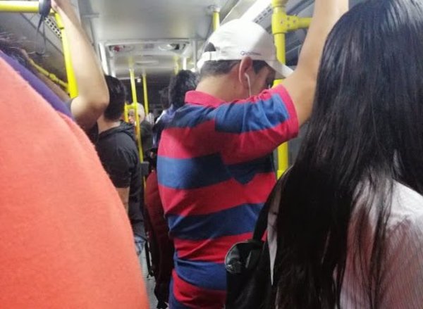 Buses están abarrotados de pasajeros en plena cuarentena | Noticias Paraguay